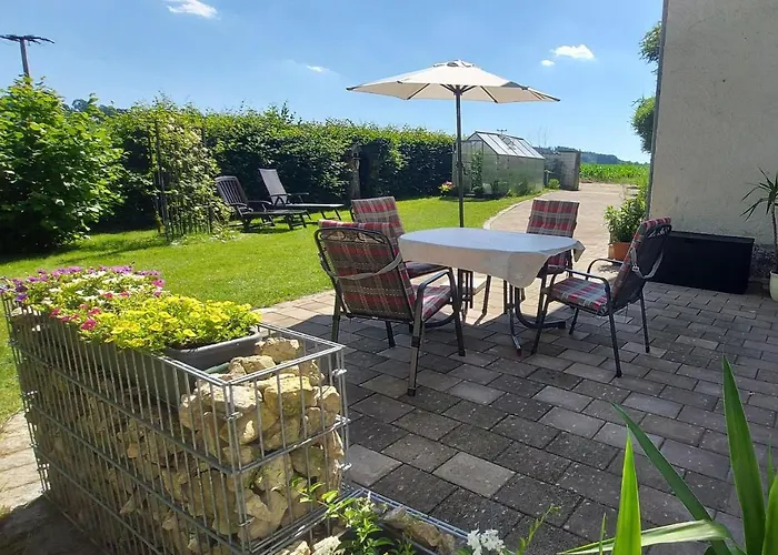 Ruhig Gelegene Ferienwohnung Im Gruenen Mit Terrasse Und Kleinem Garten